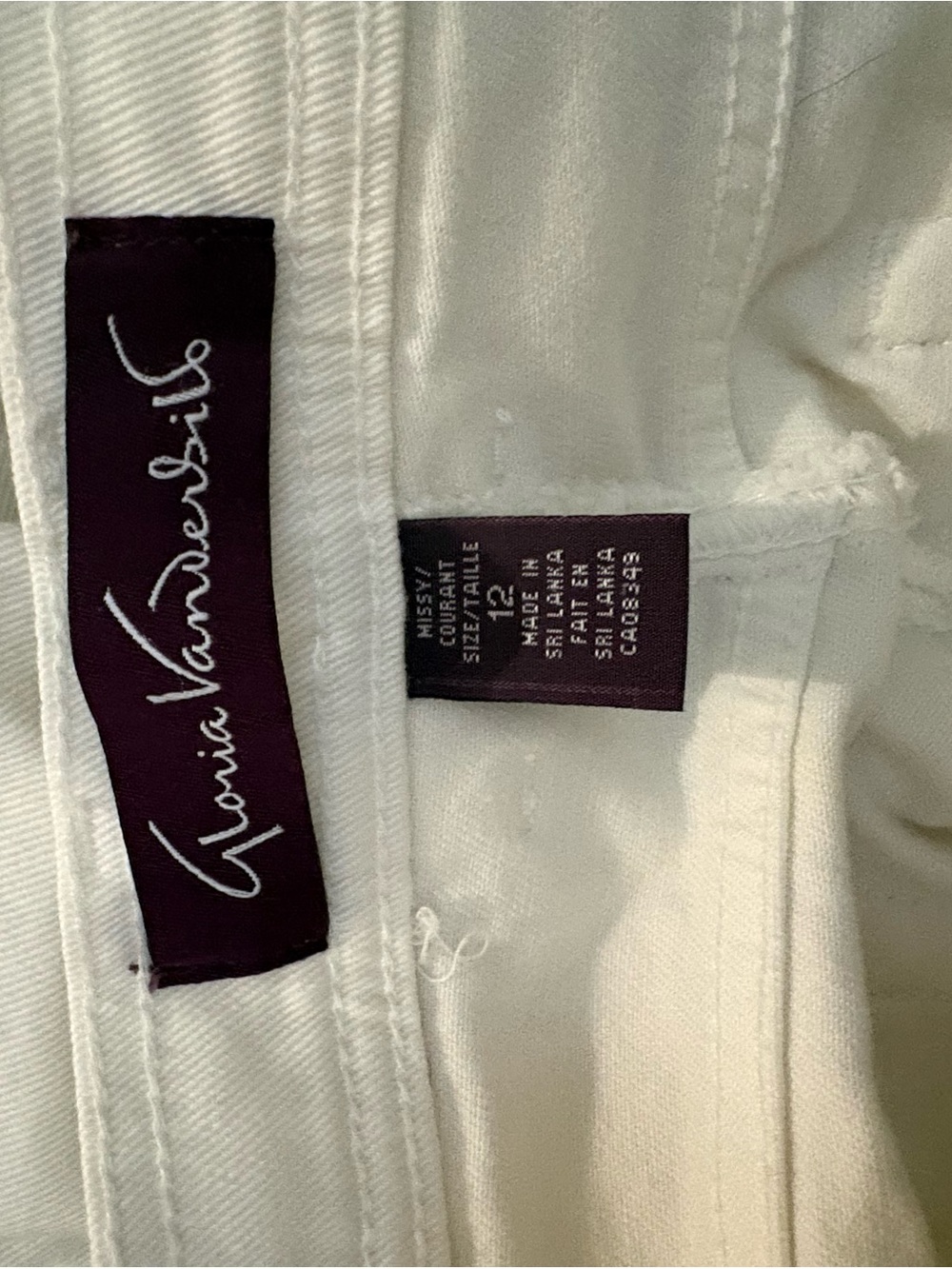 Gloria Vanderbilt Women’s Straight White Jeans - Picture 2 of 2
